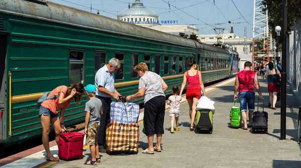 odessa-ukraine-arriving-passengers-at-odessa-central-station