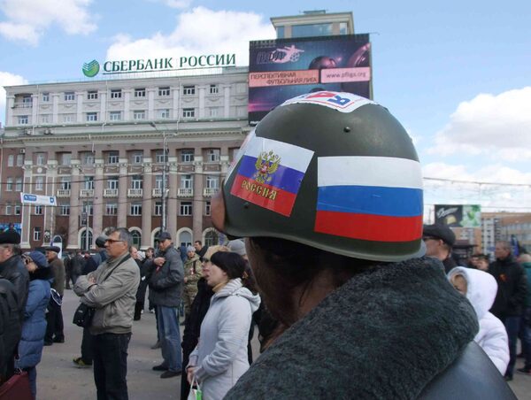 pro-russian-rally-in-donetsk